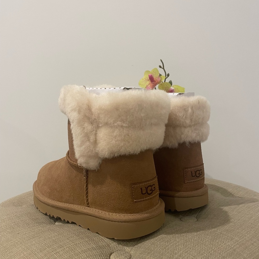 ***SOLD***UGG “Saniya” Shearling Kids Boots. - Picture 4 of 14